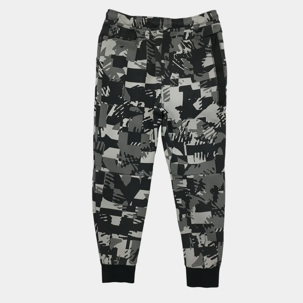 Nike Sportswear Tech Fleece Joggers Mens M Grey Black Camo Sweatpants DM6472